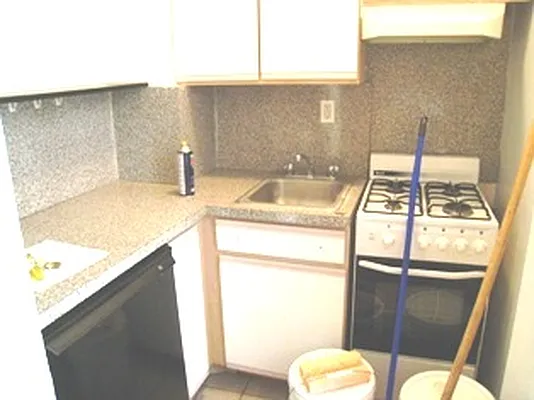 Rented by City Connections Realty | media 32