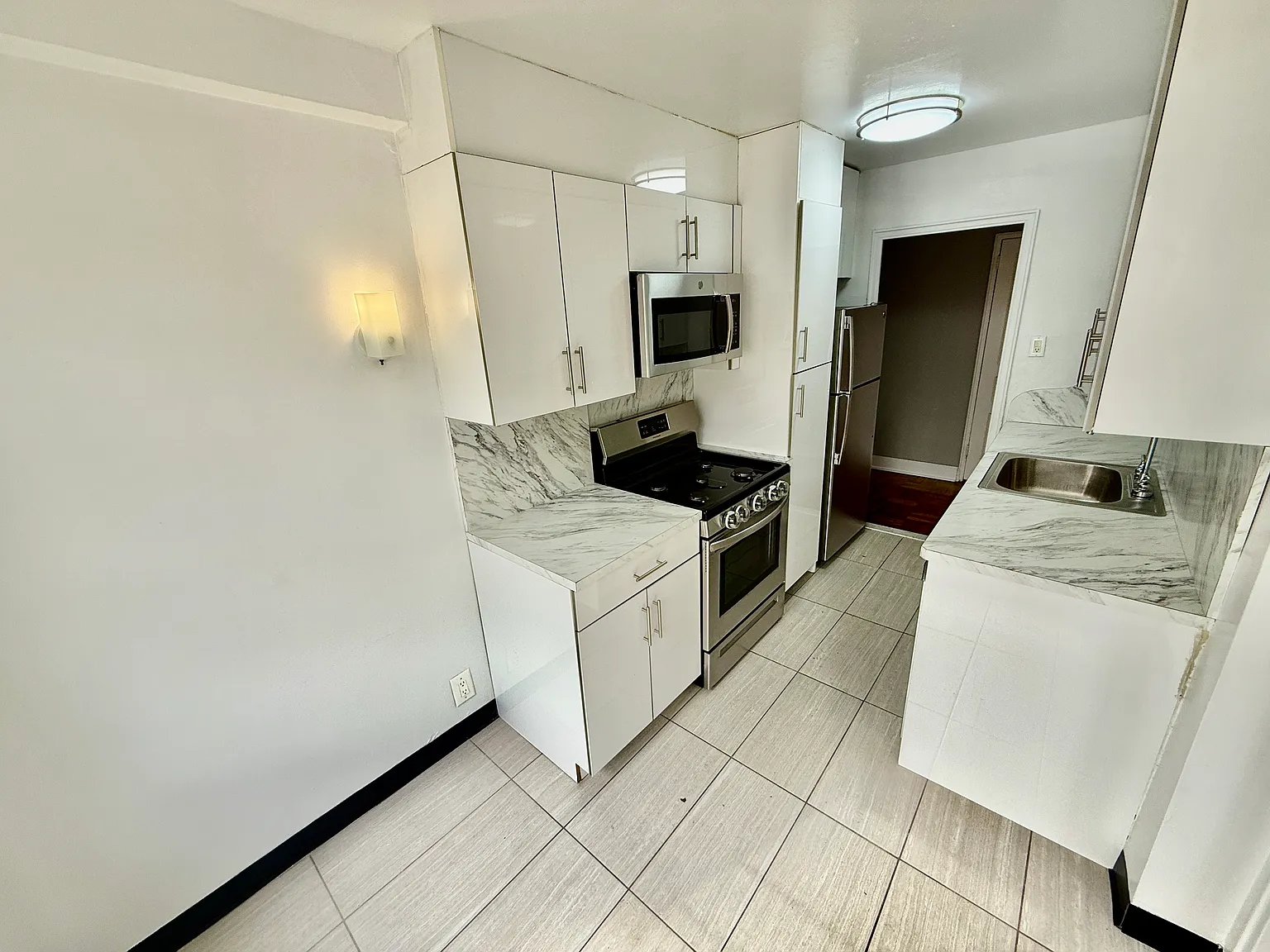 2 bed, 1000 sqft, $2,595 — Photo 2