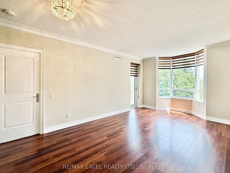 10101 N Yonge St #408 — Photo 13