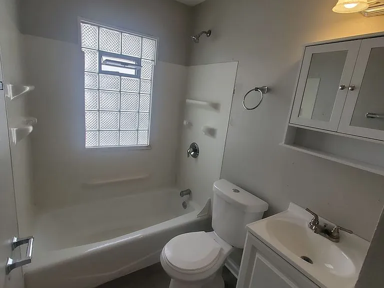 8109-8111 W Villard Ave. (Duplex) — Photo 12