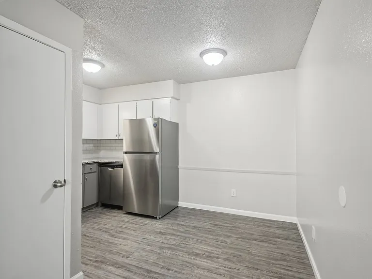 Yukon Heights Apartments — Photo 58