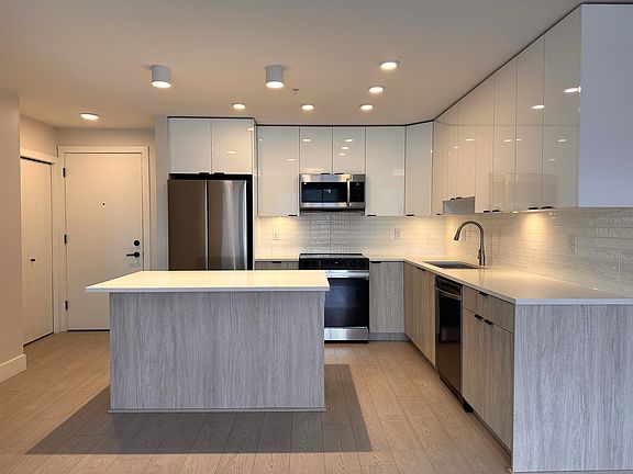 3rd image of 11655 Fraser St #513