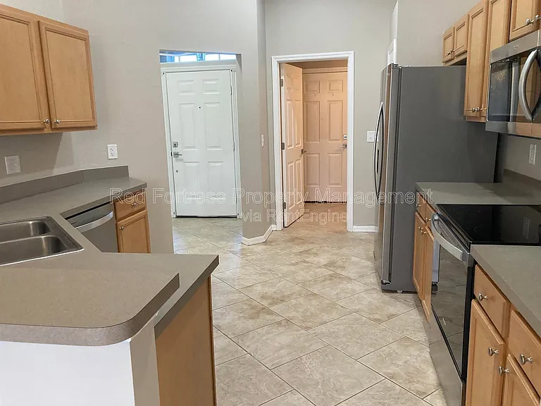 110 SW 17th Pl — Photo 11