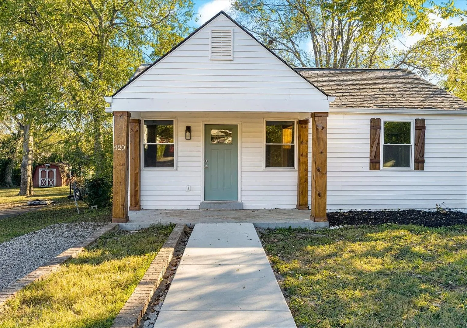 Charming Madison Home w/ Modern Upgrades & HUGE backyard! — Photo 2