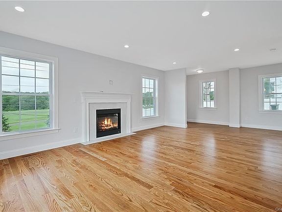 3rd image of 1 Roosa Ln