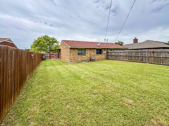 4th image of 539 Bluebird Ln