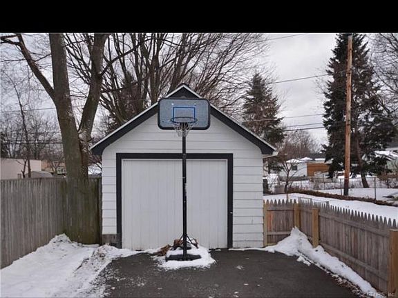 Detached garage