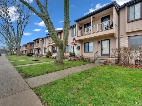 3136 Summers Rd APT B-1, Keego Harbor, MI 48320