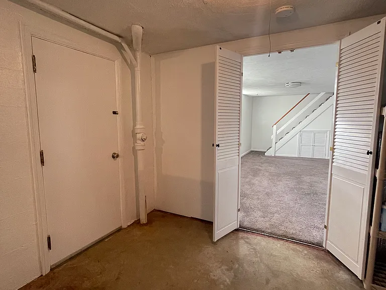 5622 Vogel Rd — Photo 41