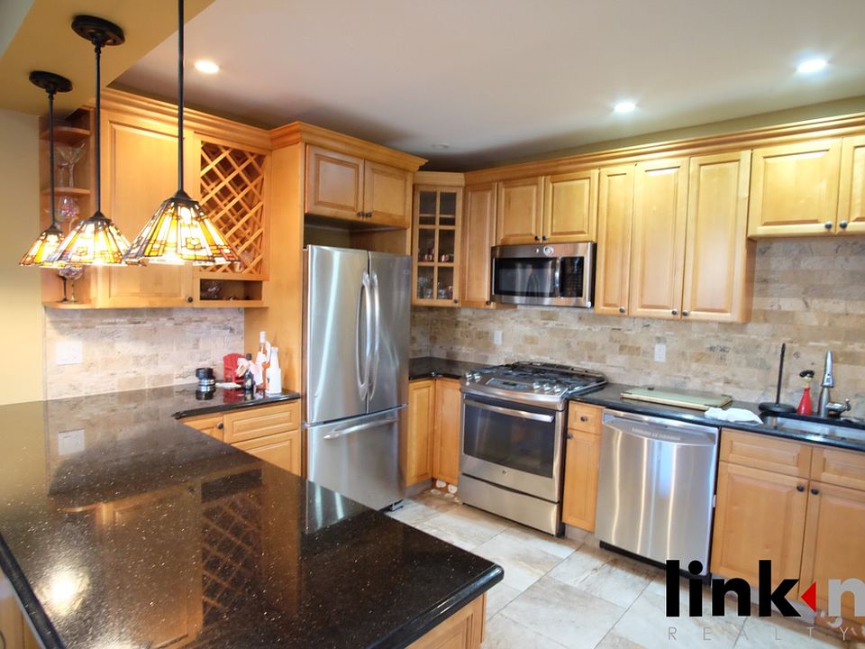1st image of 37 Murray Ave #1