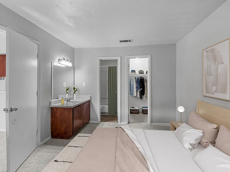 Silver Springs Apartments — Photo 14