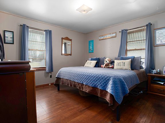 5th image of 104 Hillcrest Ave