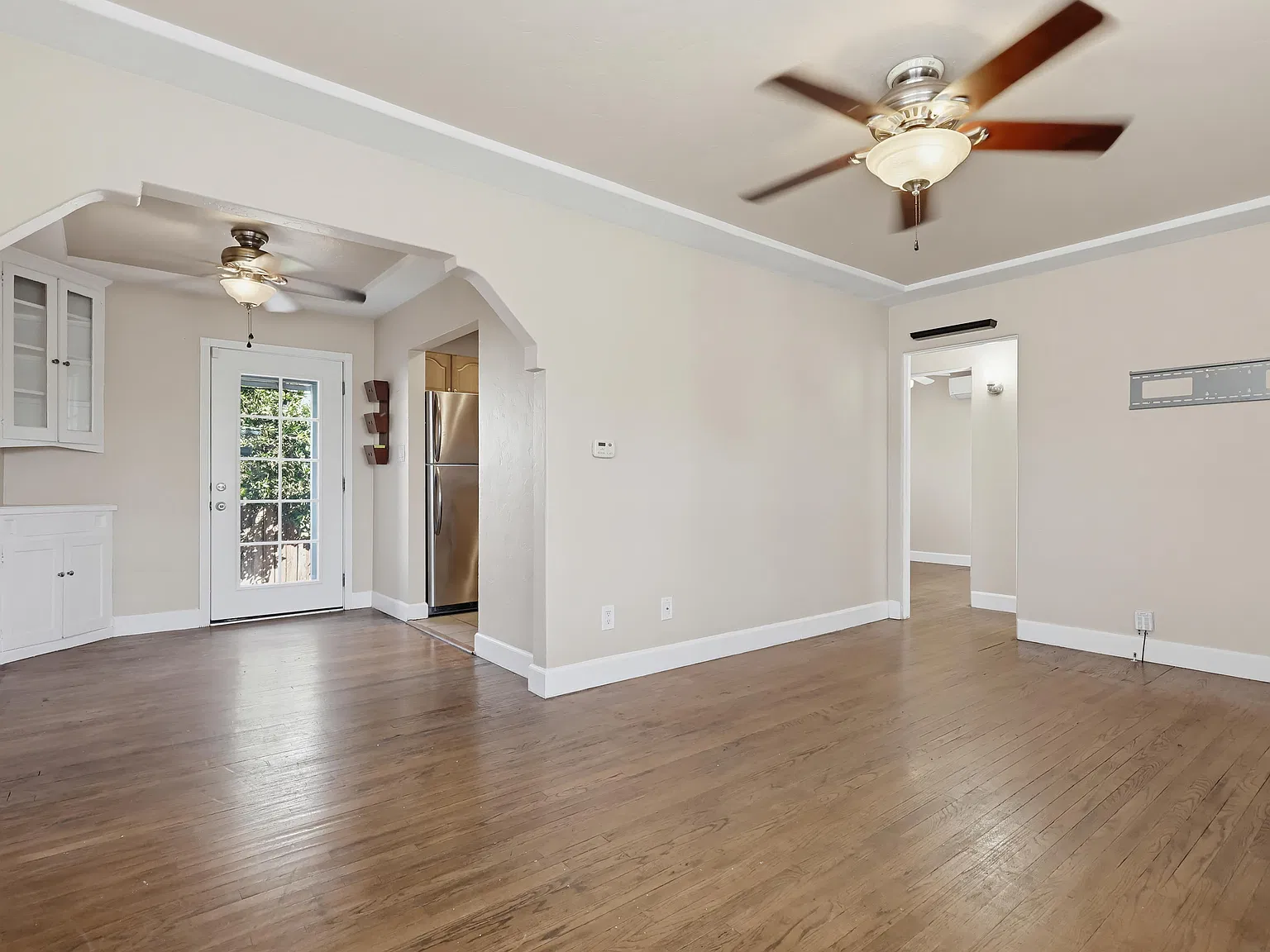 3 bed, 900 sqft, $3,950 — Photo 2