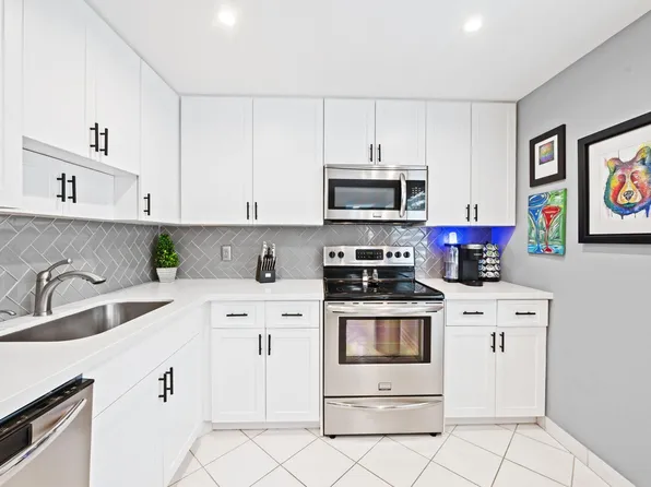 3505 Oaks Way #304, Pompano Beach, FL 33069