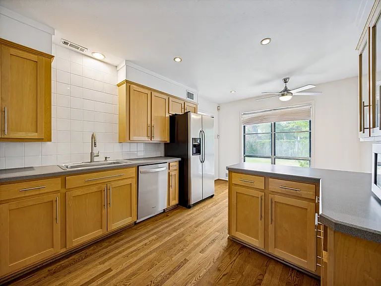 5938 Willow Ln — Photo 8
