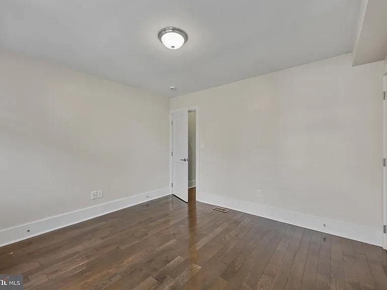 1100 Holbrook Ter NE #1 — Photo 13