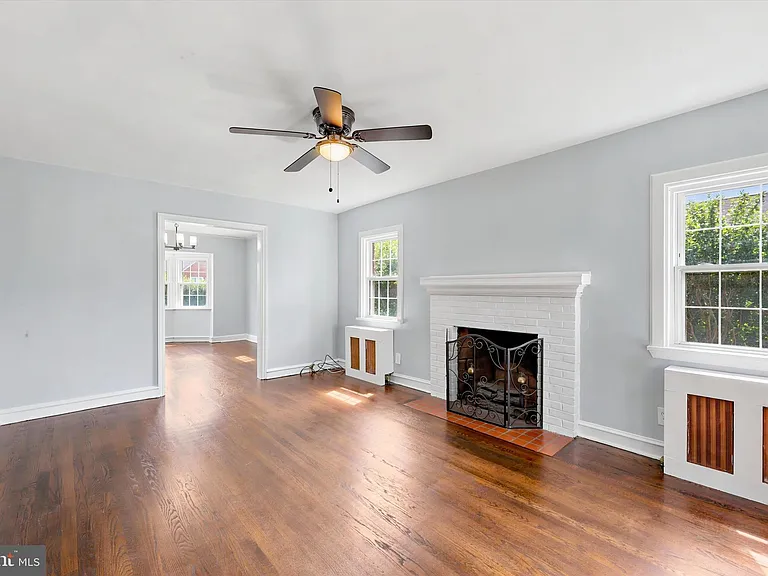 203 Commonwealth Ave — Photo 5