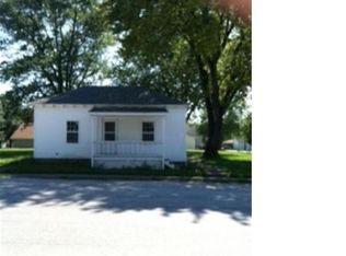 204 W Pocahontas Rd, Highland, IL 62249