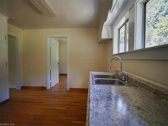 3rd image of 88 Oleander Dr