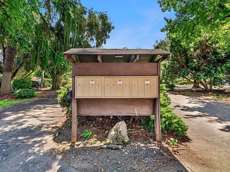 116 W Shasta Ave — Photo 16