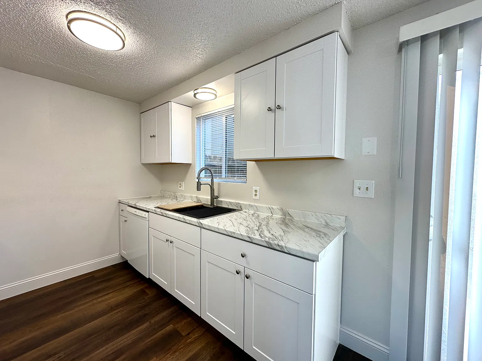 2 bed, 1.5 bath, 864 sqft, $1,625 — Photo 3