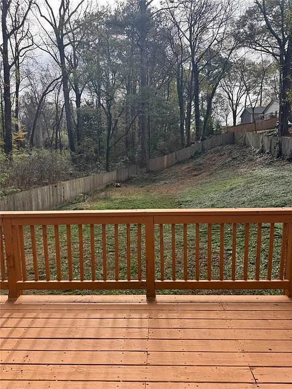 3 bed, 2.0 bath, 1437 sqft, $2,600 — Photo 3