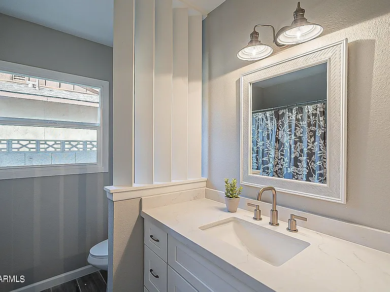 14008 N 52nd Ave — Photo 27