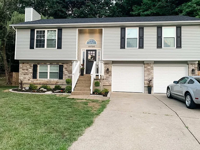 10726 Hickory Cove Ct — Photo 1