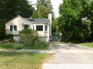 27W574 Beecher Ave, Winfield, IL 60190