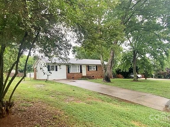 2nd image of 114 Redwood Ln