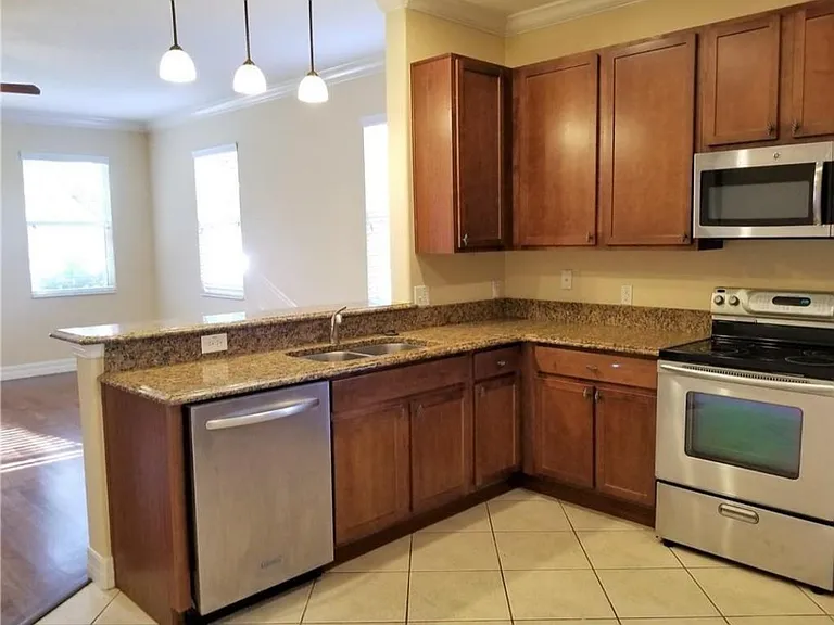 2401 S Shine Ave — Photo 5