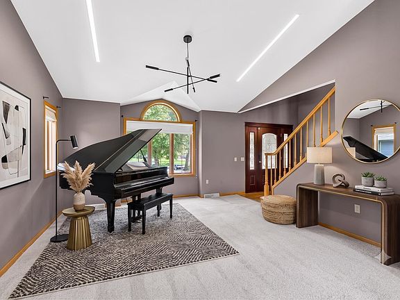 3rd image of 7129 Countrywood Ln
