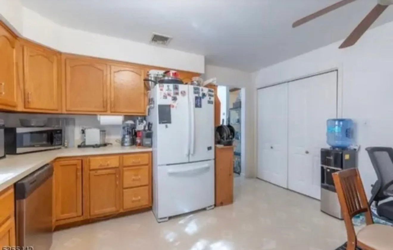 2 bed, $2,400 — Photo 4