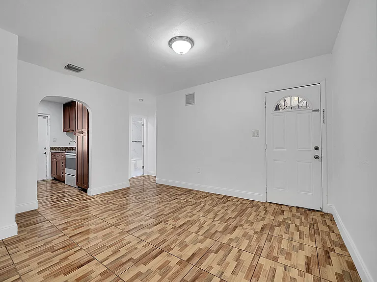 1646 NE 150th St #1 — Photo 8