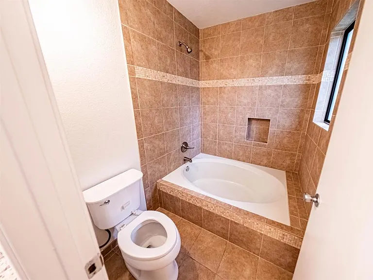 2374 Caringa Way — Photo 7