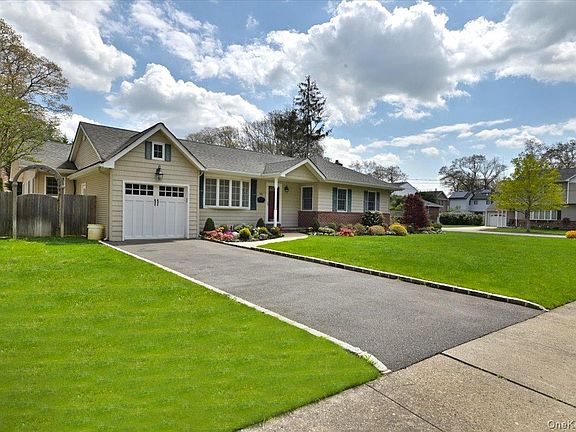 3rd image of 586 Seaford Avenue