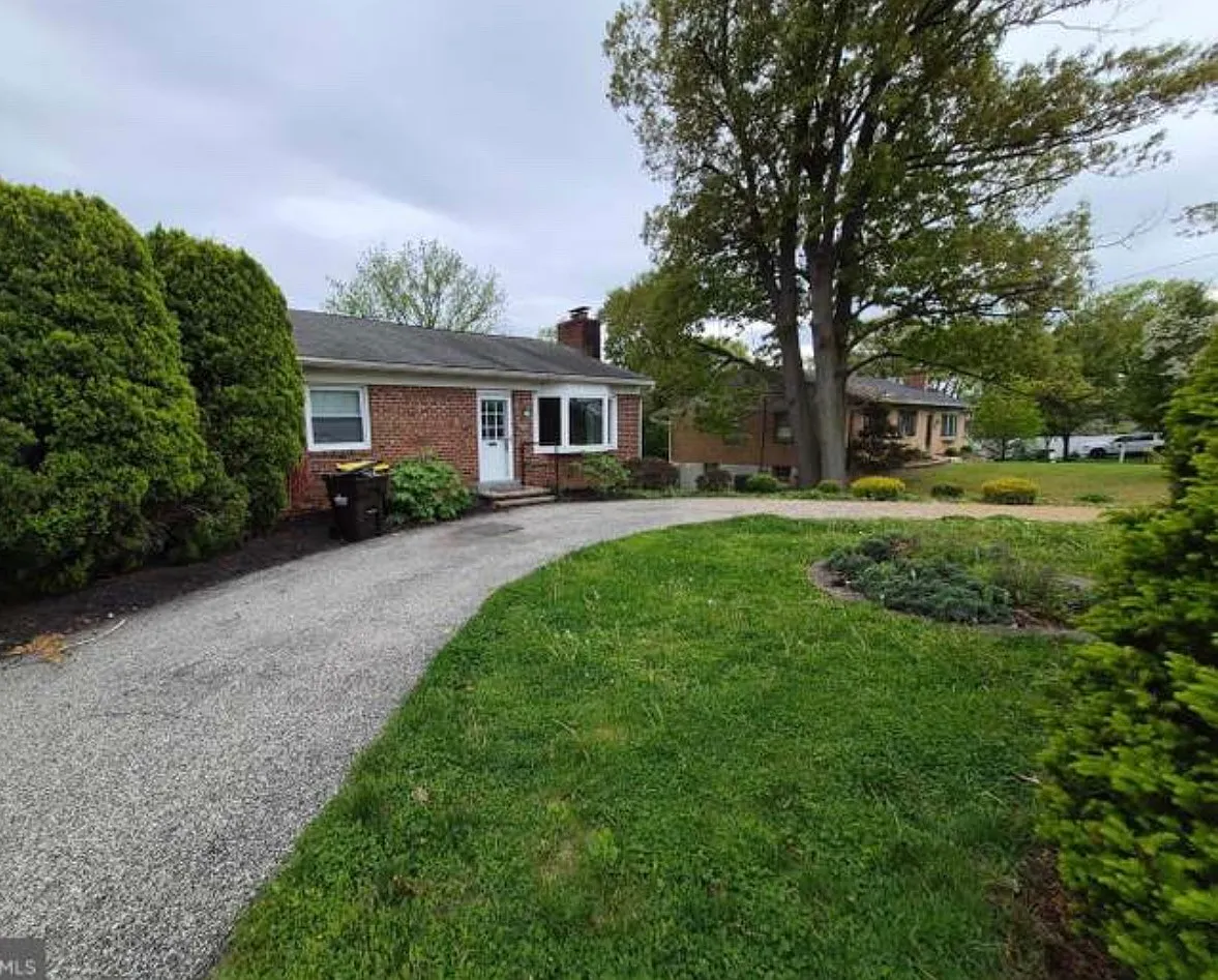 3 bed, 1410 sqft, $2,907 — Photo 1