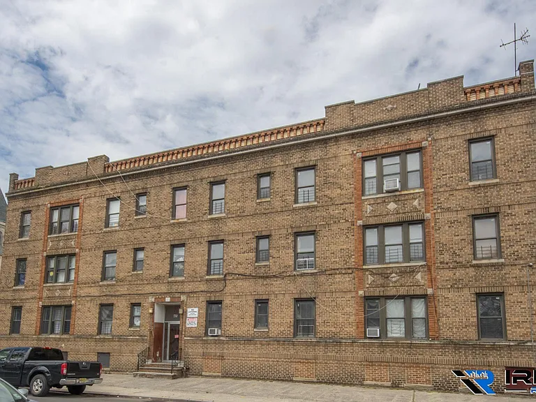 426 Rose Ave — Photo 9
