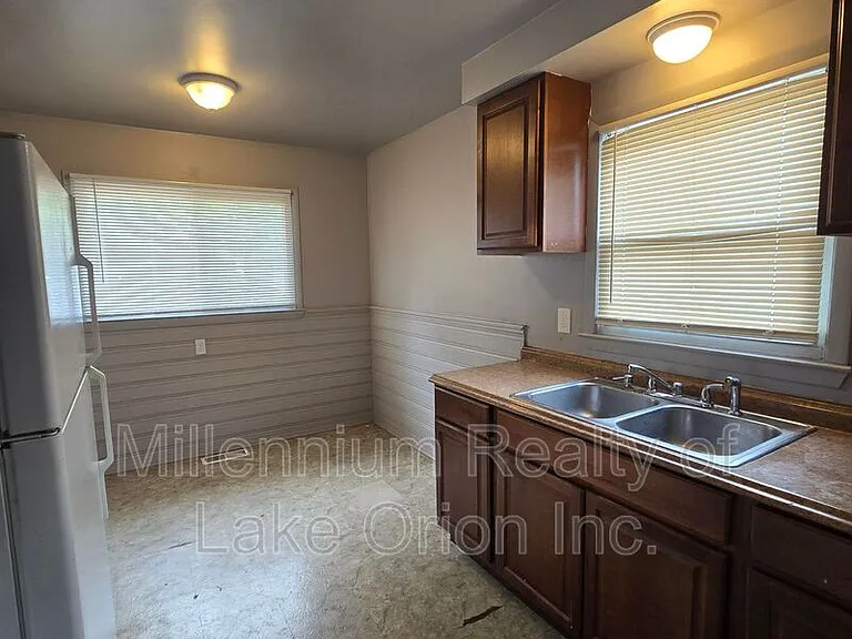 774 E Beverly Ave — Photo 6