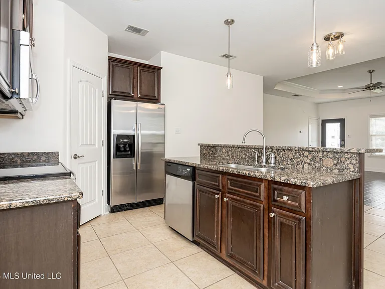 931 Old Towne St — Photo 11