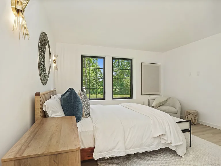 1188 King St #105 — Photo 13