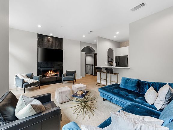 4th image of 1529 Barton Springs Rd APT 13