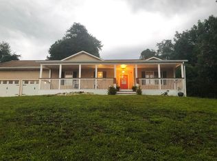 1404 Castle Ct, Lenoir, NC 28645