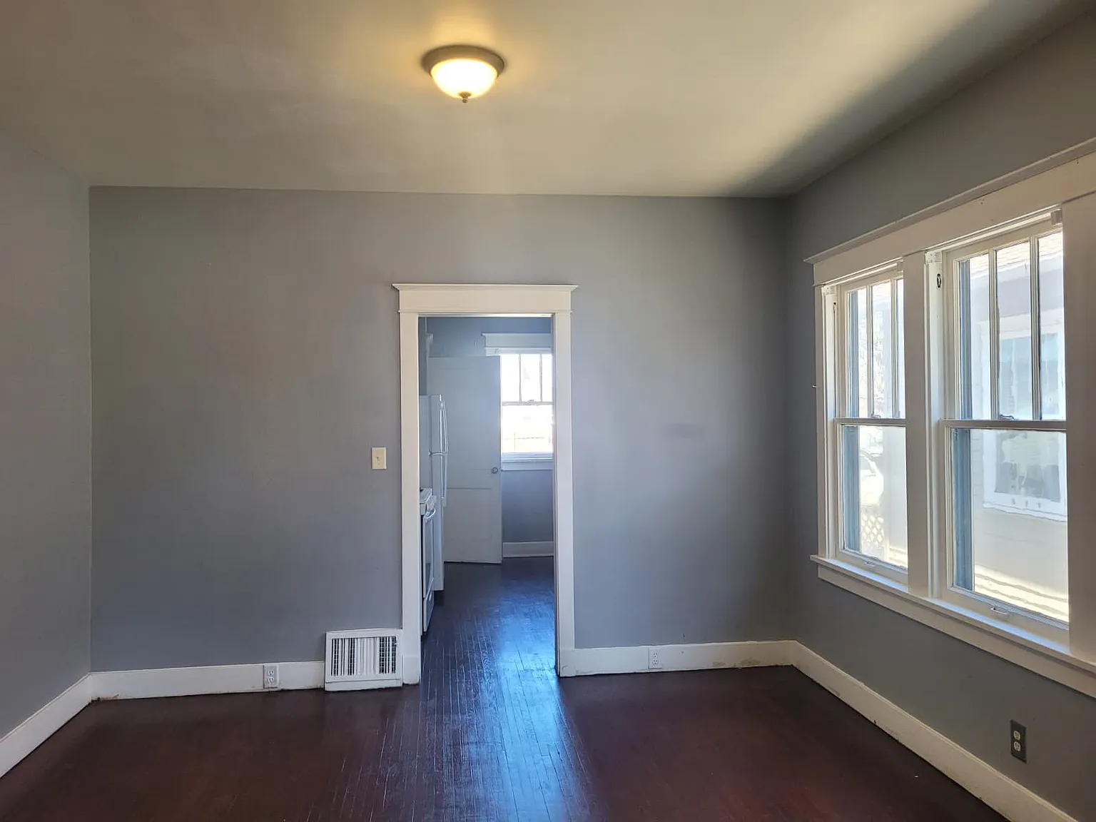 3 bed, 1000 sqft, $1,575 — Photo 3
