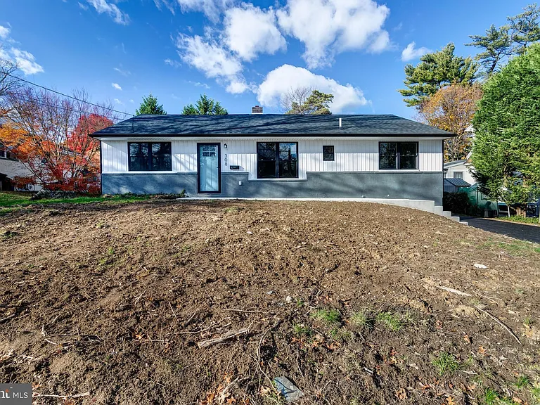 308 Lenox Rd — Photo 2