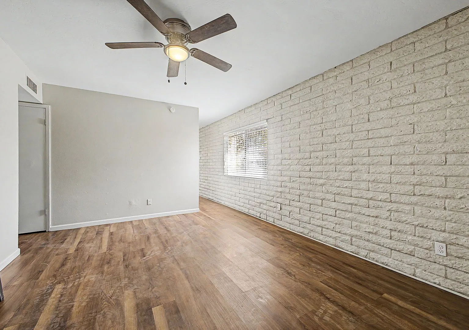 McClintock Dr. 1204 — Photo 3