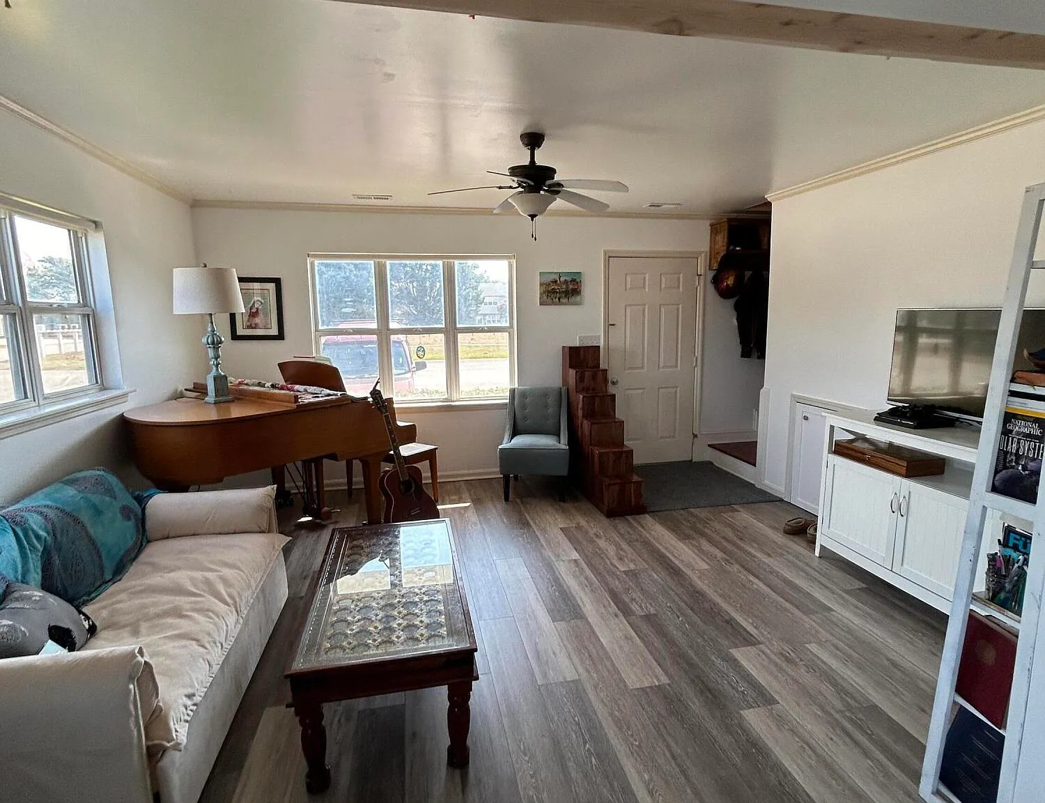 3 bed, 2.5 bath, $2,100 — Photo 3