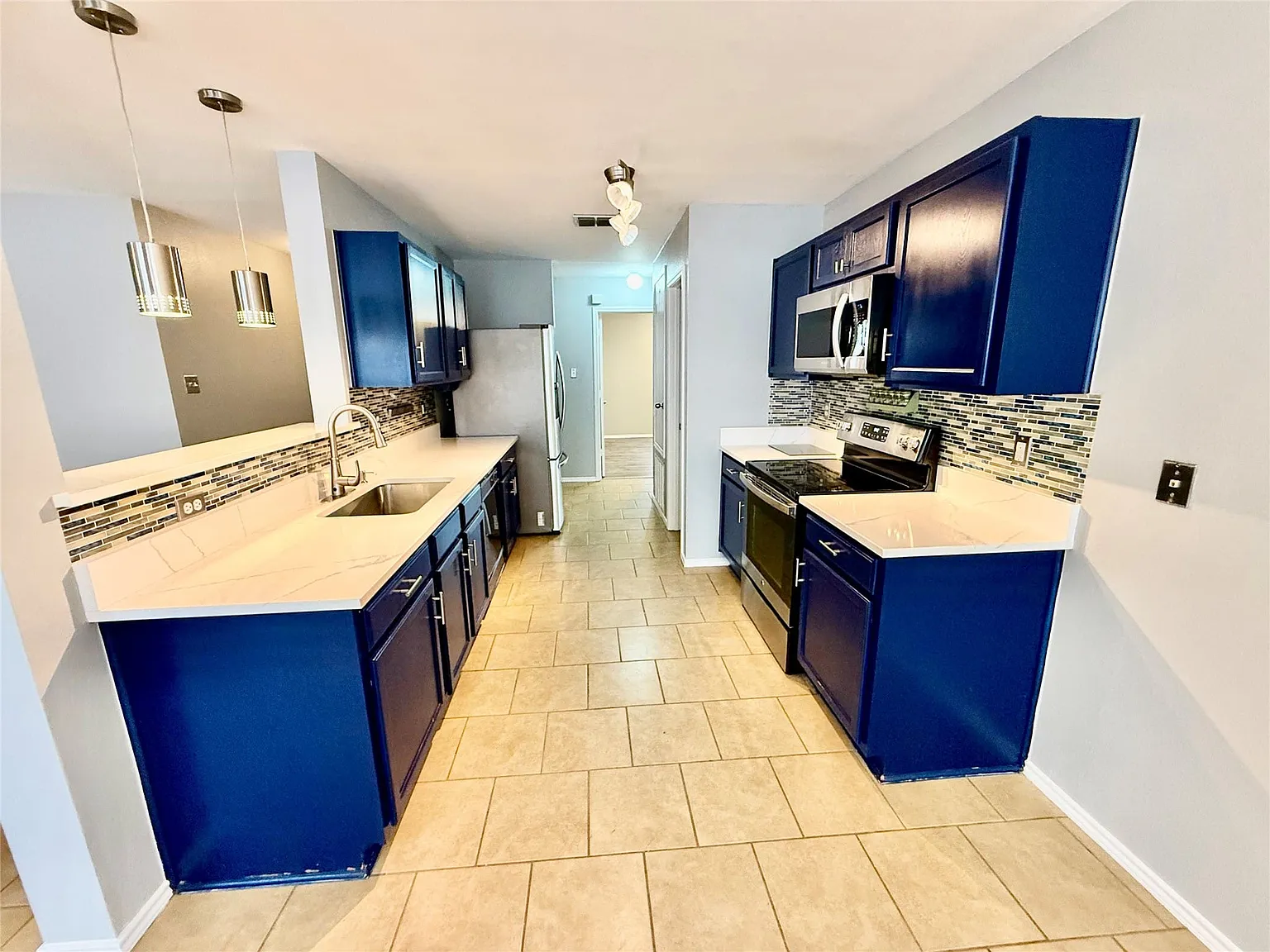 3 bed, 2.0 bath, 1702 sqft, $1,850 — Photo 4