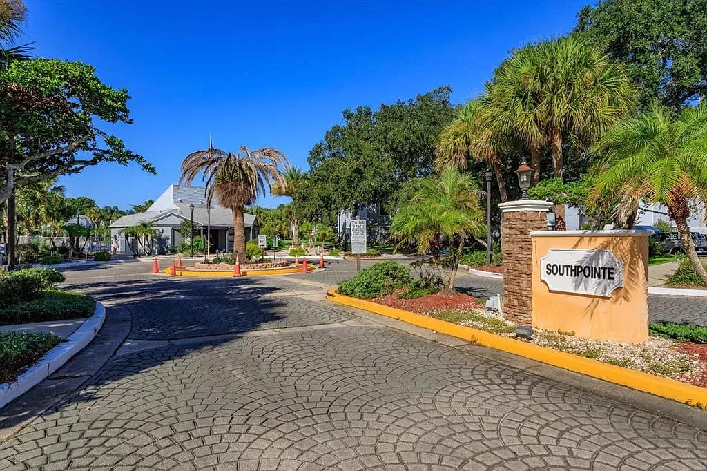 2 bed, 2.0 bath, 820 sqft, $1,600 — Photo 1