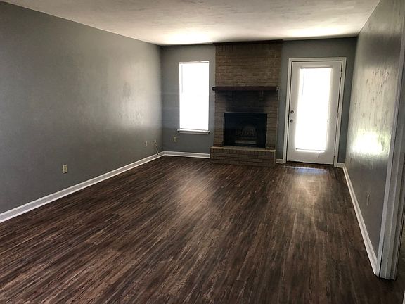 3rd image of 2903 Woodrich Dr #B